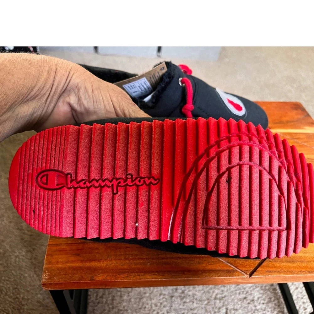 Champion University II Kids Slippers Black Scarlet CP100758Y Youth Size 5 NEW